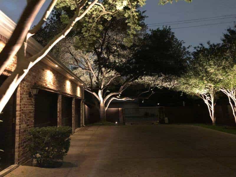 lights outside to light up a driveway